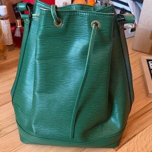 LOUIS VUITTON Epi Leather LV Noe GM Borneo Green Drawstring Bucket Shoulder Bag